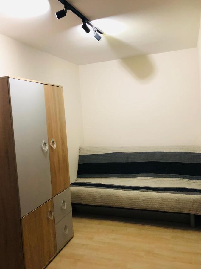 Nice Room, Комната, Pokoj Miedzy Airport Wro A Centrum ヴロツワフ エクステリア 写真