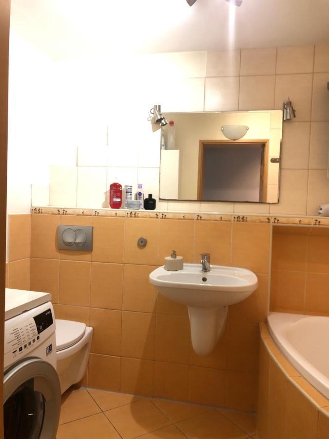 Nice Room, Комната, Pokoj Miedzy Airport Wro A Centrum ヴロツワフ エクステリア 写真